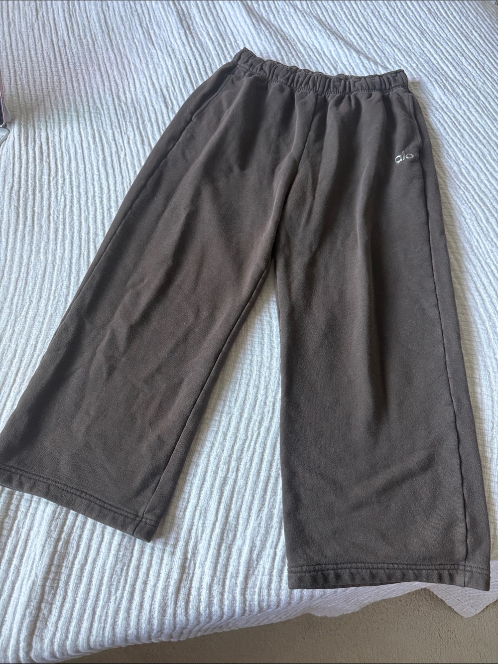 ALO Yoga *Short Inseam* Wide-Leg Accolade Sweatpants in Dark Brown Espresso